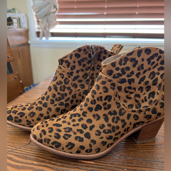 UGG Shoes - UGG calf skin booties.